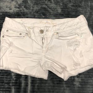 White American Eagle shorts